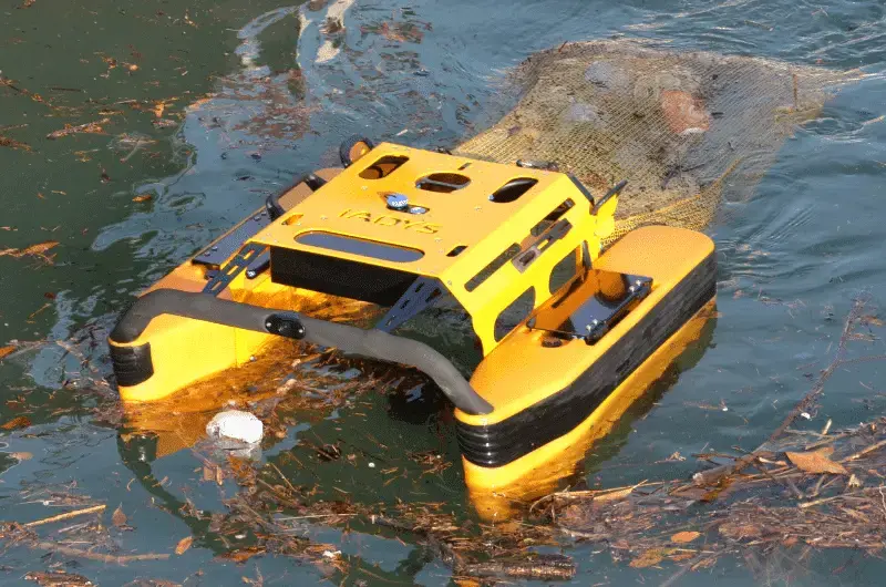 Jellyfishbot Shows Success in Cleaning Polluted Bays and Tanks
