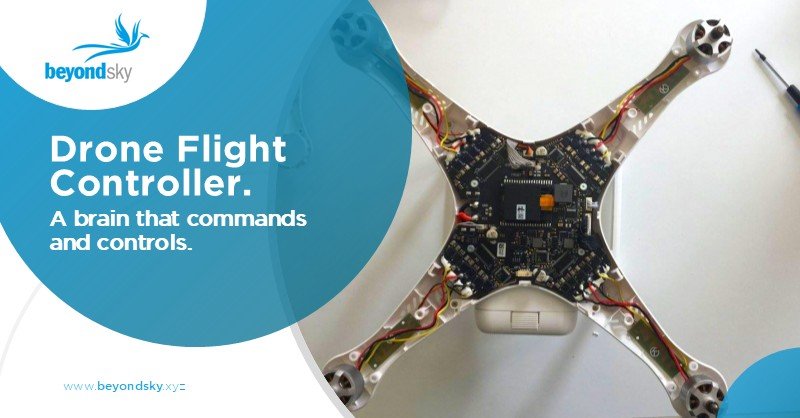 Contrôleur de vol de drone et carte porteuse avec capteurs et processeurs montés
